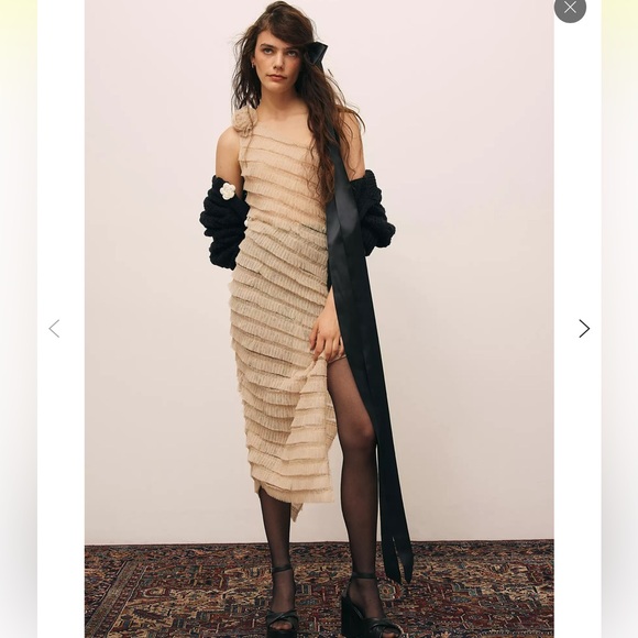 Urban Outfitters Dresses & Skirts - NWT Kimchi Blue Rita Ruffle One Shoulder Midi Dress